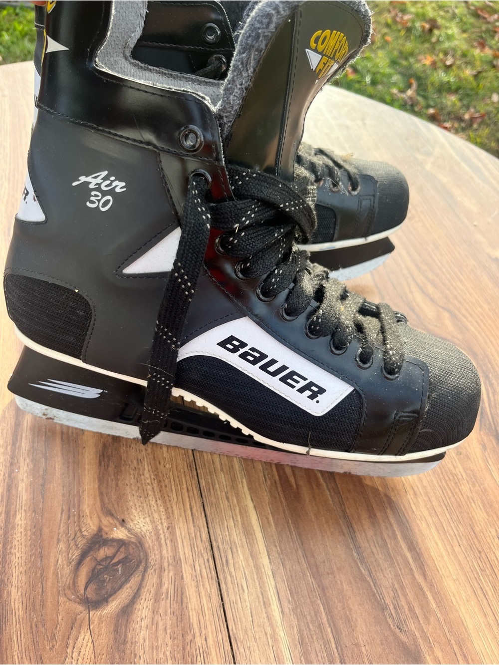 Bauer Men’s Black Air 30 Ice Hockey Skates - size 290 - senior 10-10 1/2